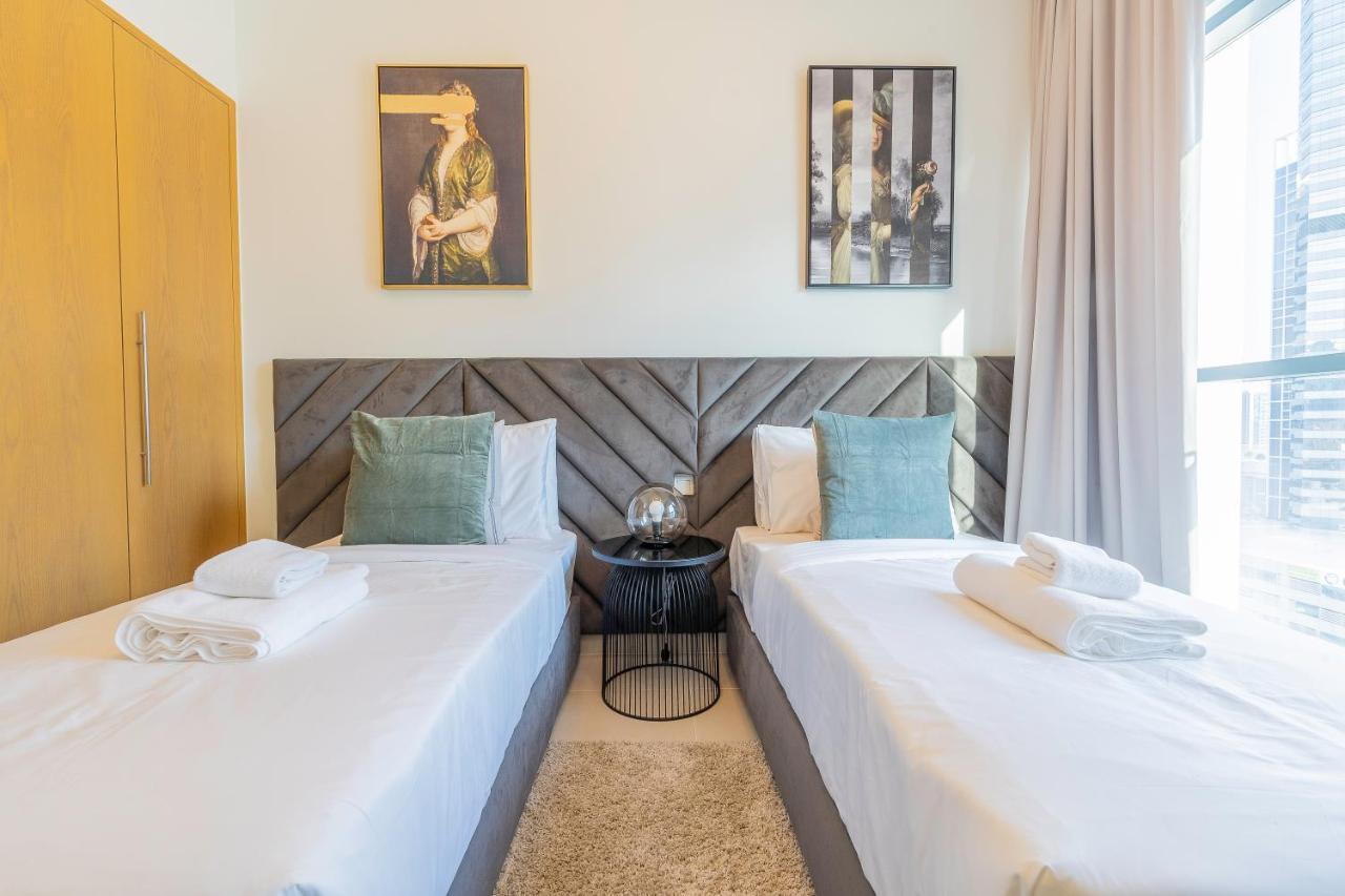 Nouveau Art Deco 3Br With Burj & Canal Views Dubai Bagian luar foto